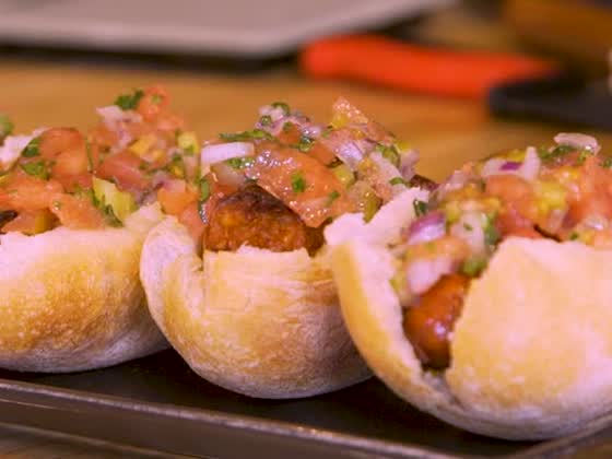 Marraqueta relleno: choripán con pebre